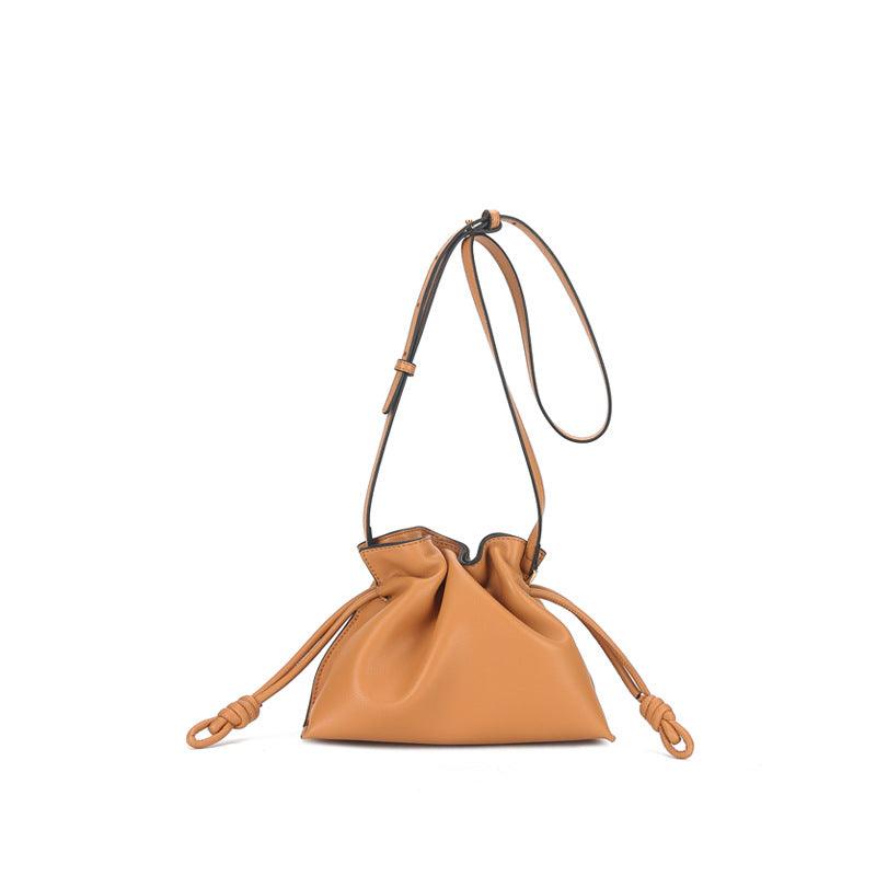 Bolso pequeño y elegante tipo cubo de cuero