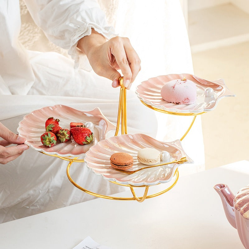 Présentoir multicouches en coquillages nacrés pour gâteaux et fruits