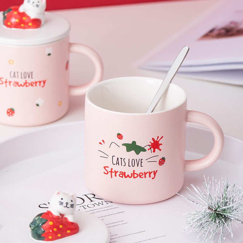 Tasse en céramique mignonne avec motif fraise