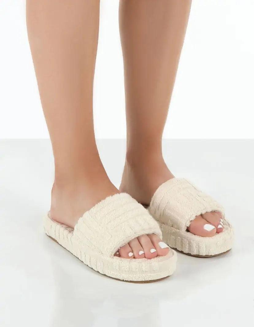 Pantuflas informales peludas para mujer