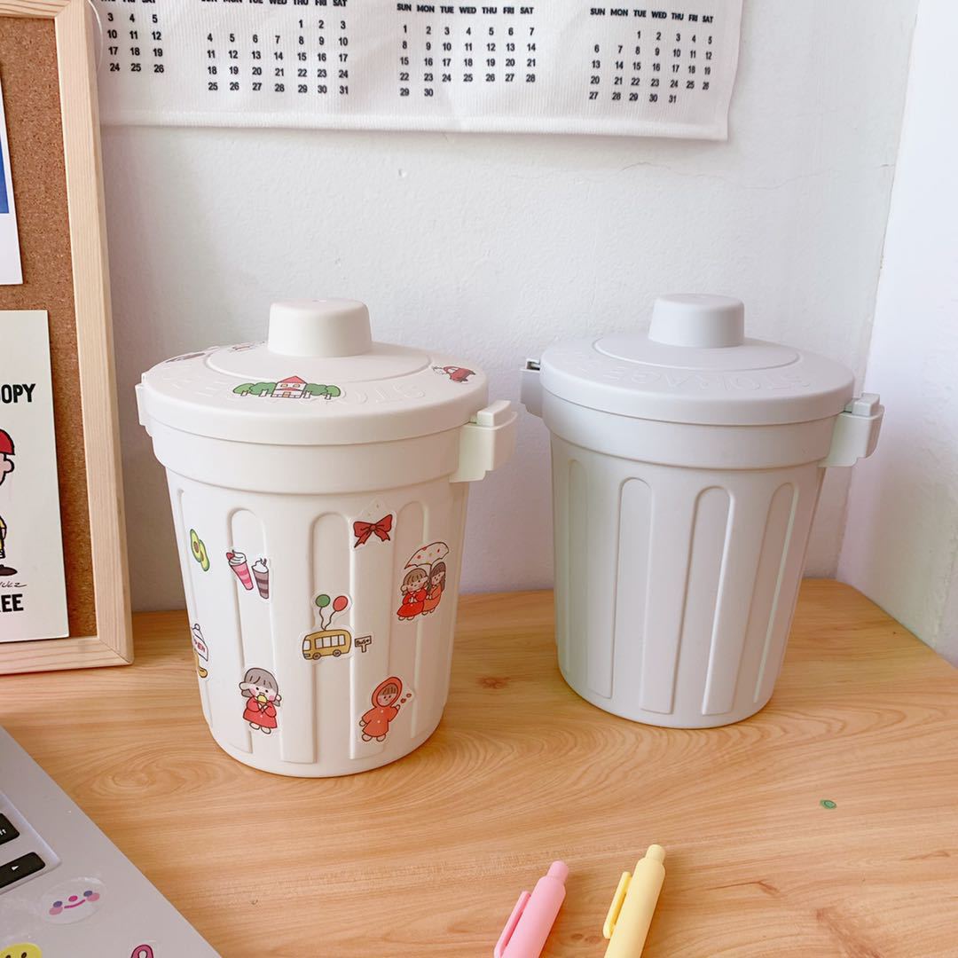 Small trash can with lid, cute