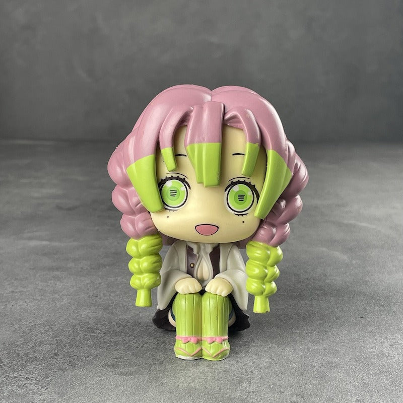 Figura de Demon Slayer sentada