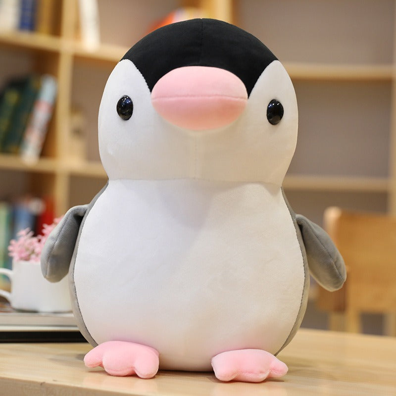 Gran y lindo pingüino de peluche