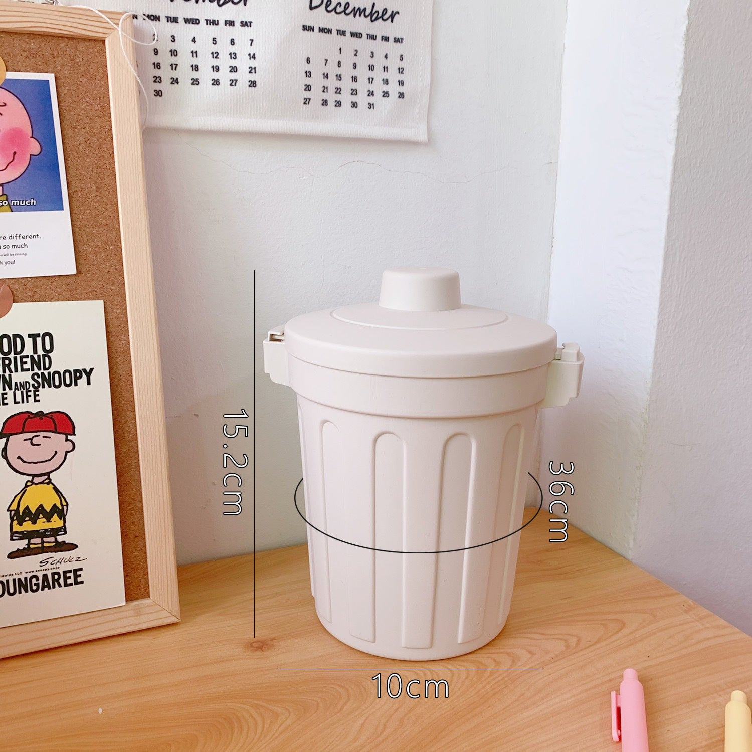 Small trash can with lid, cute