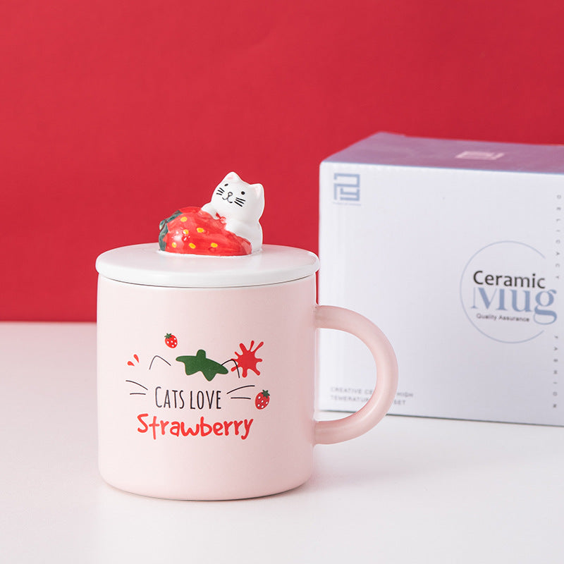 Tasse en céramique mignonne avec motif fraise