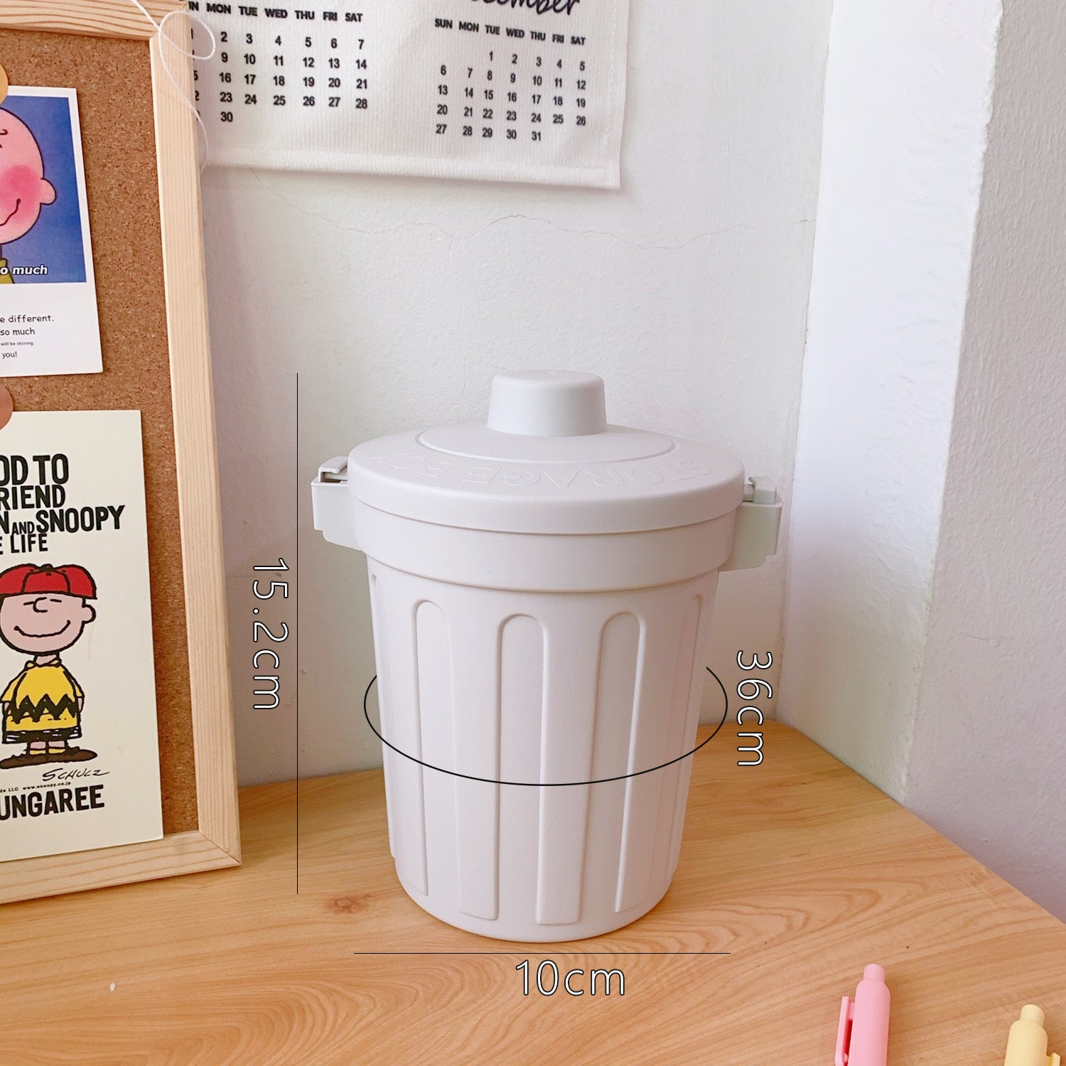 Small trash can with lid, cute