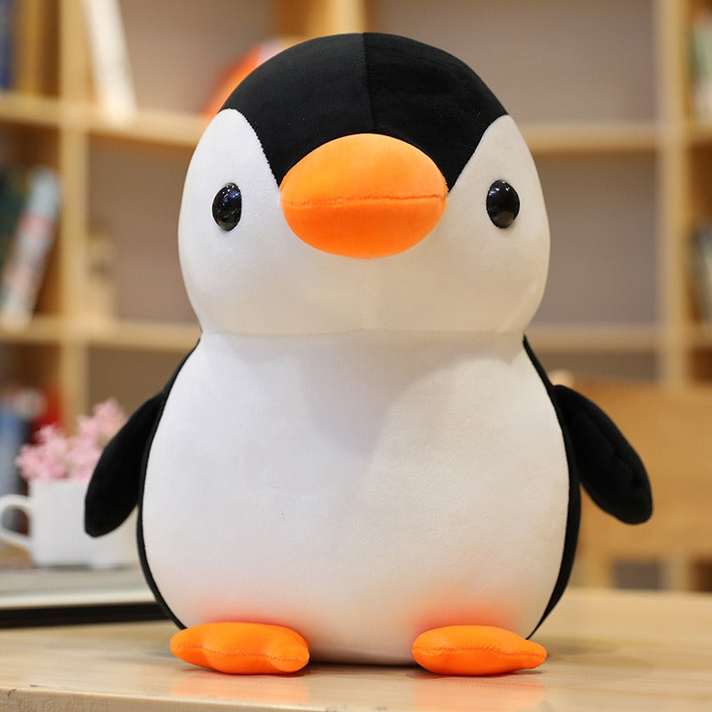 Gran y lindo pingüino de peluche